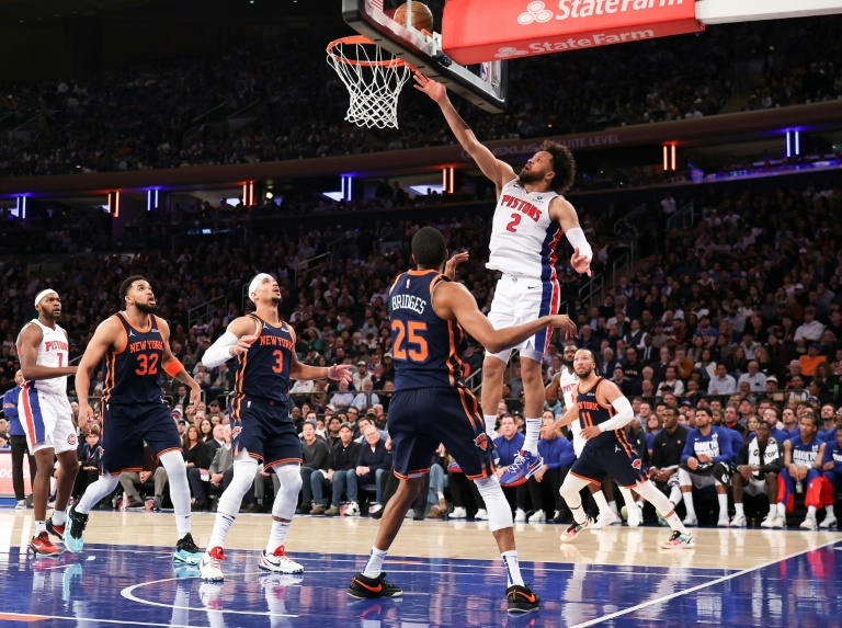 Pistons snap NBA playoff skid, vintage Leonard leads Clippers