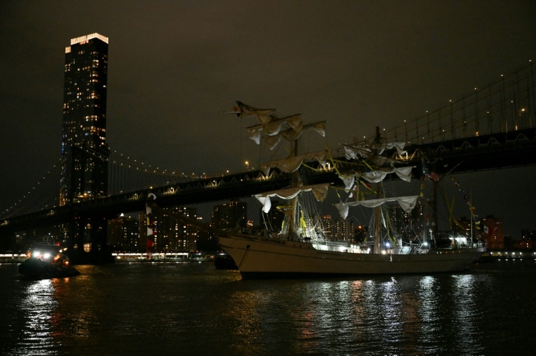 Brooklyn Bridge ship crash kills two people: NYC mayor