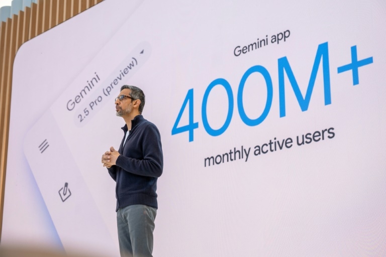 Google turns internet queries into conversations