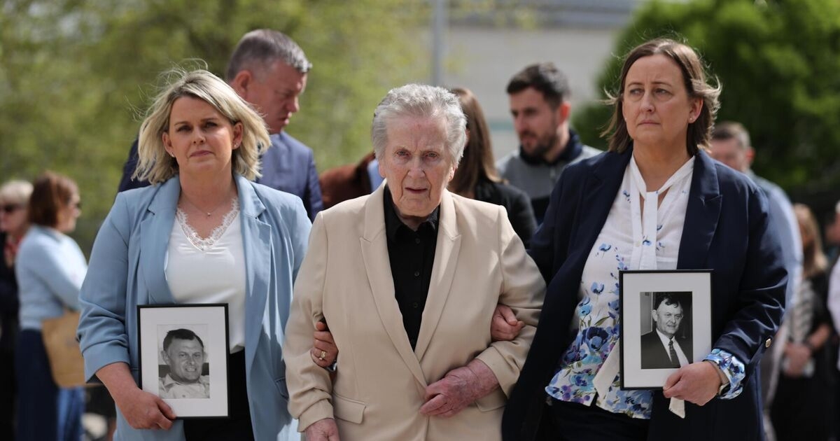 Tánaiste Simon Harris meets with family of Seán Brown