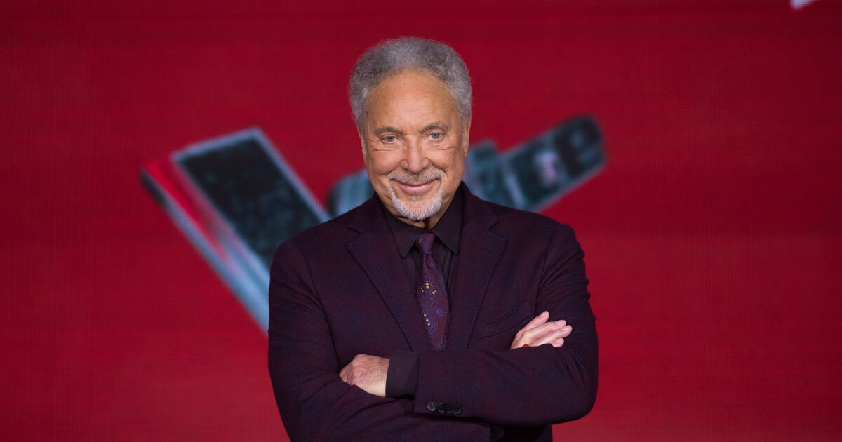 Tom Jones cancels show at last minute after contracting infection