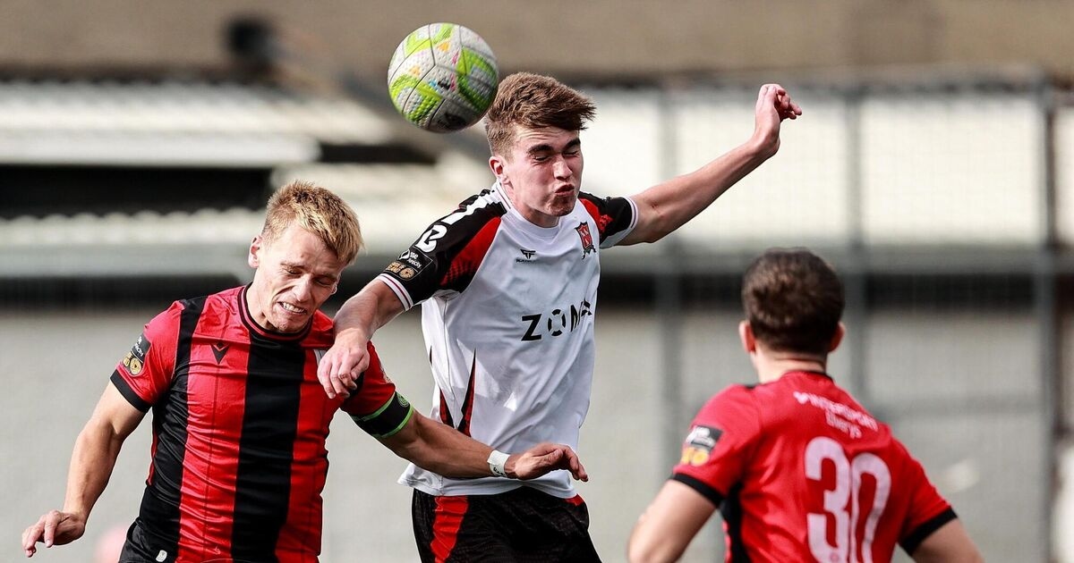 Dundalk hit four past Longford Town to remain top of First Division