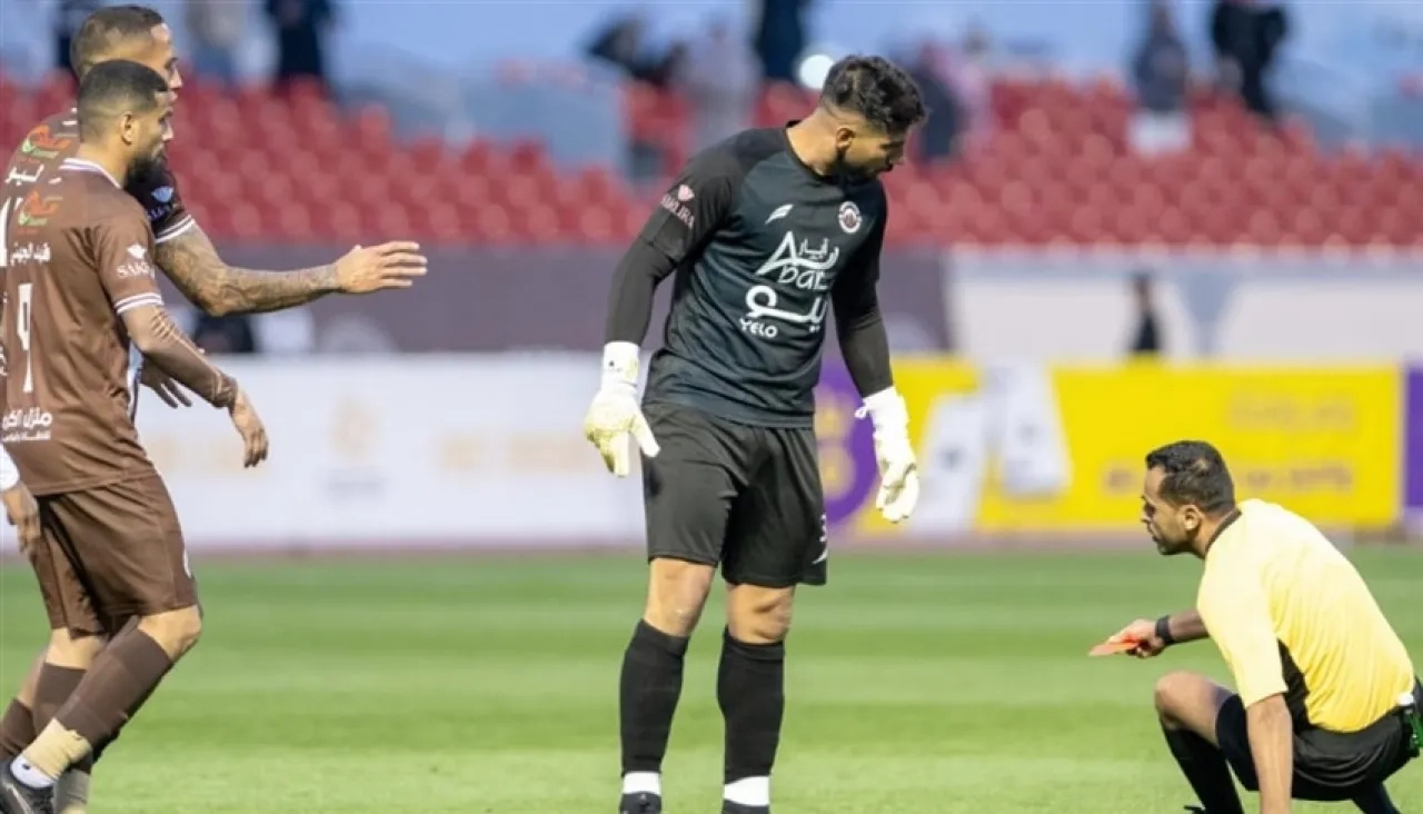 إيقاف حارس مرمى في الدوري السعودي 10 مباريات