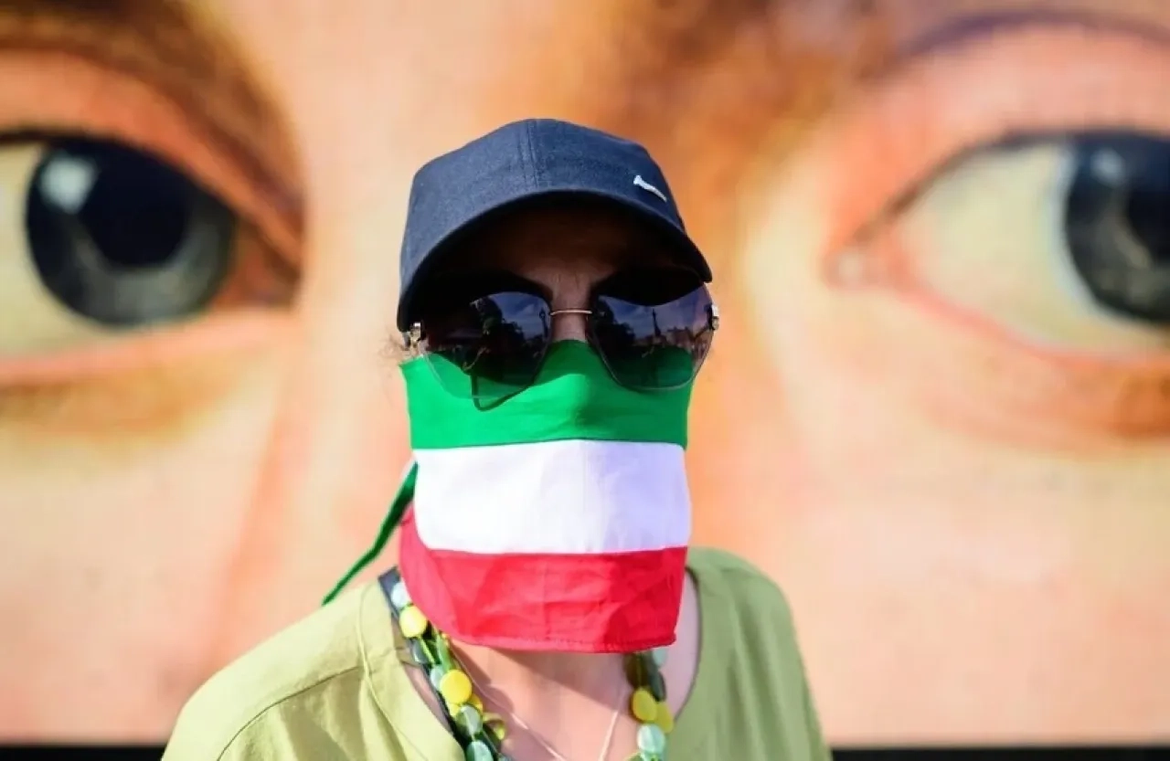 إيران.. 74 جلدة لنجم شهير حرض على خلع الحجاب!