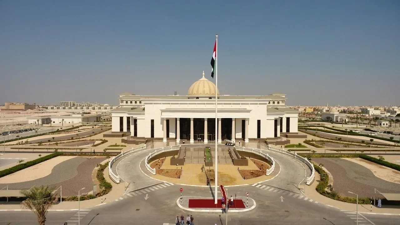 الإمارات.. القضاء بالسجن المؤبد والغرامة على أعضاء عصابة (بهلول)