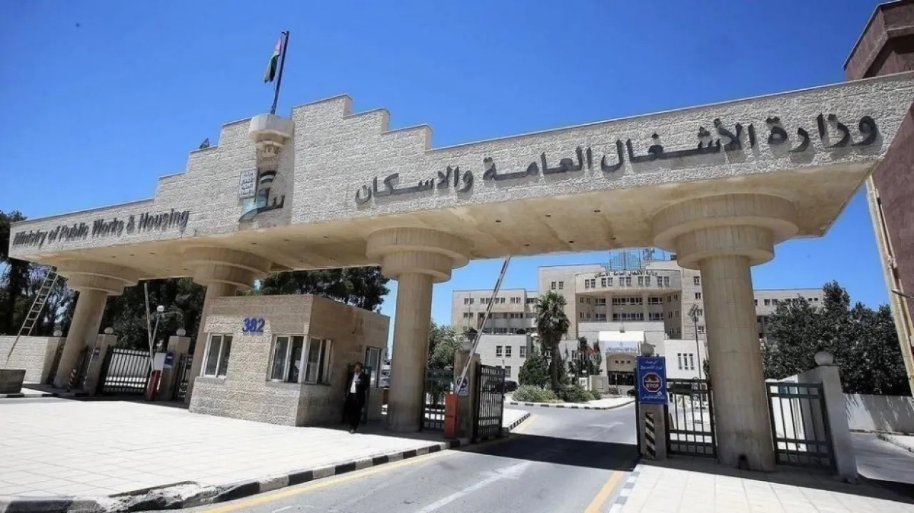 الأشغال: لجنة لدراسة مشروع طريق يربط بين محافظتي البلقاء وجرش