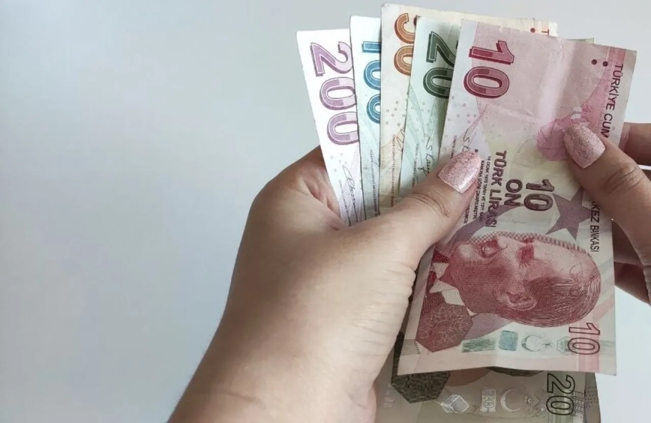 المركزي التركي يضخ 26 مليار دولار لدعم العملة الوطنية