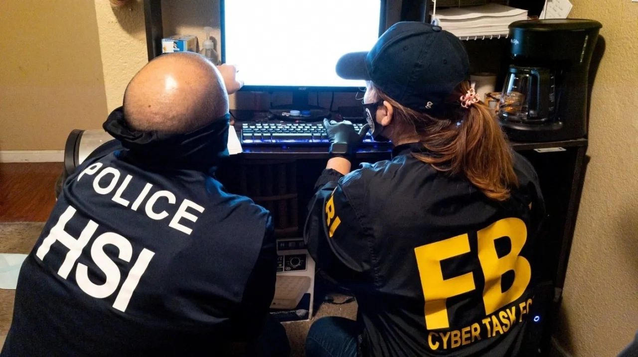 تحذير عاجل من FBI لمستخدمي آيفون وأندرويد