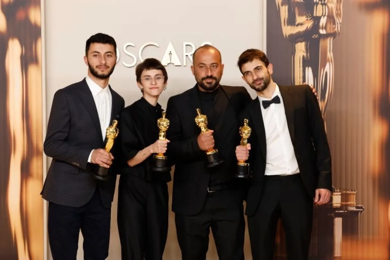 مستوطنون يعتدون على مخرج فيلم "لا أرض أخرى" واعتقاله داخل سيارة إسعاف