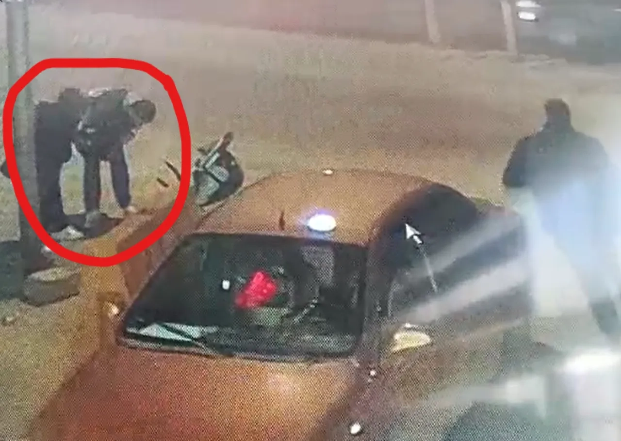 طبيب أردني ينقذ طفلة من الاختناق صدفة في أحد شوارع إربد