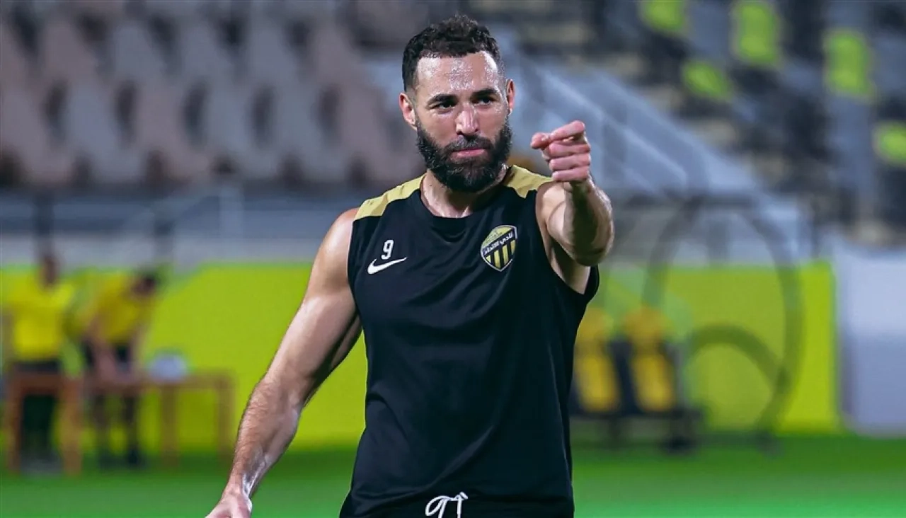 بنزيما يثير الشكوك في الاتحاد