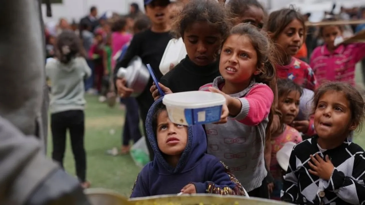 هآرتس: تجويع غزة لا يحقق لإسرائيل أيًا من أهداف الحرب