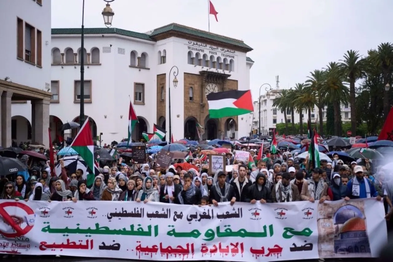 مغاربة يحتجون بميناء الدار البيضاء على رسو سفينة متجهة لإسرائيل