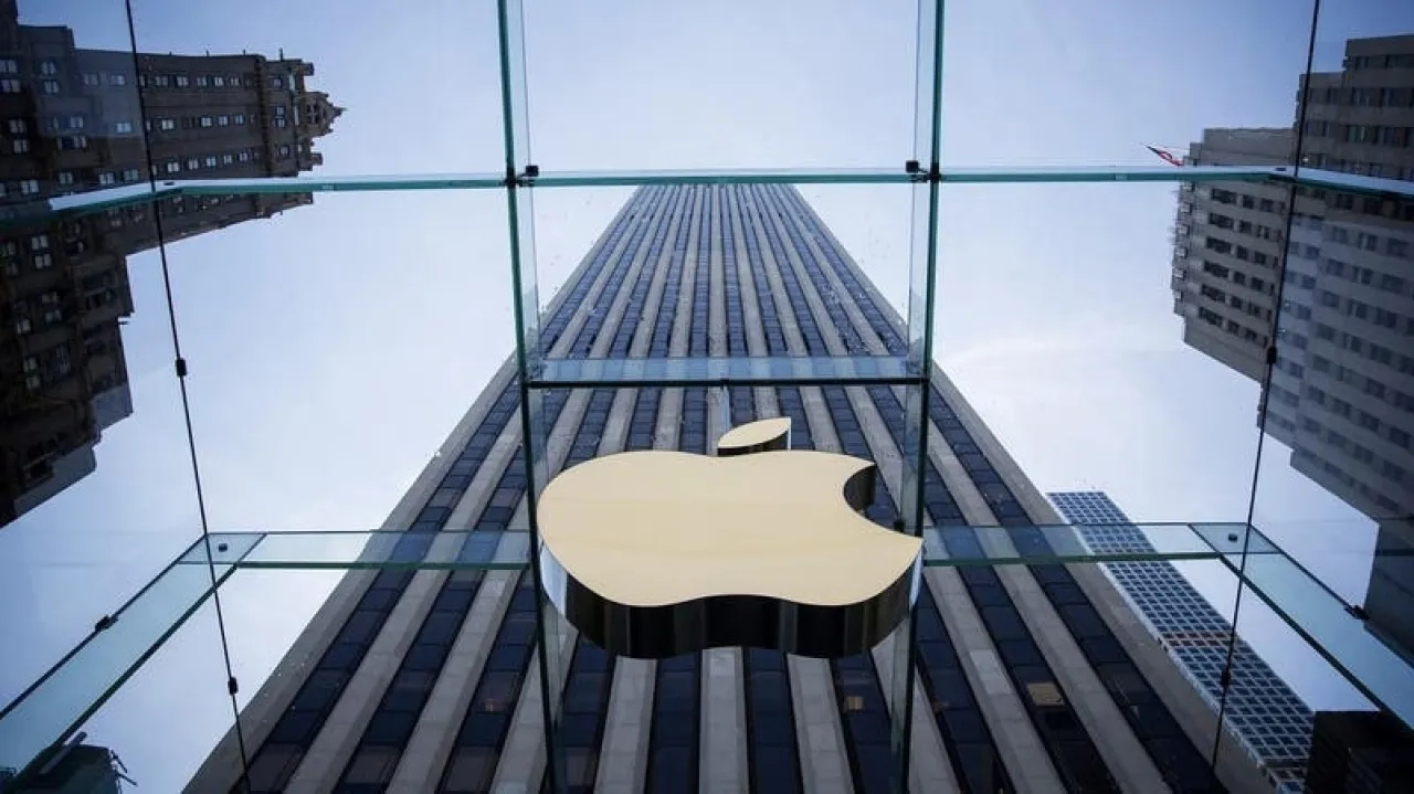 أبل أزالت عبارة متوفرة حاليًا من صفحة Apple intelligence