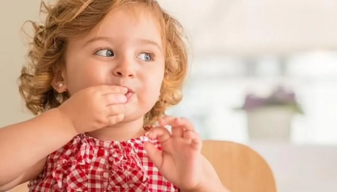 فضيحة غذائية.. حلوى شهيرة تستخدم صبغة دباغة الجلود