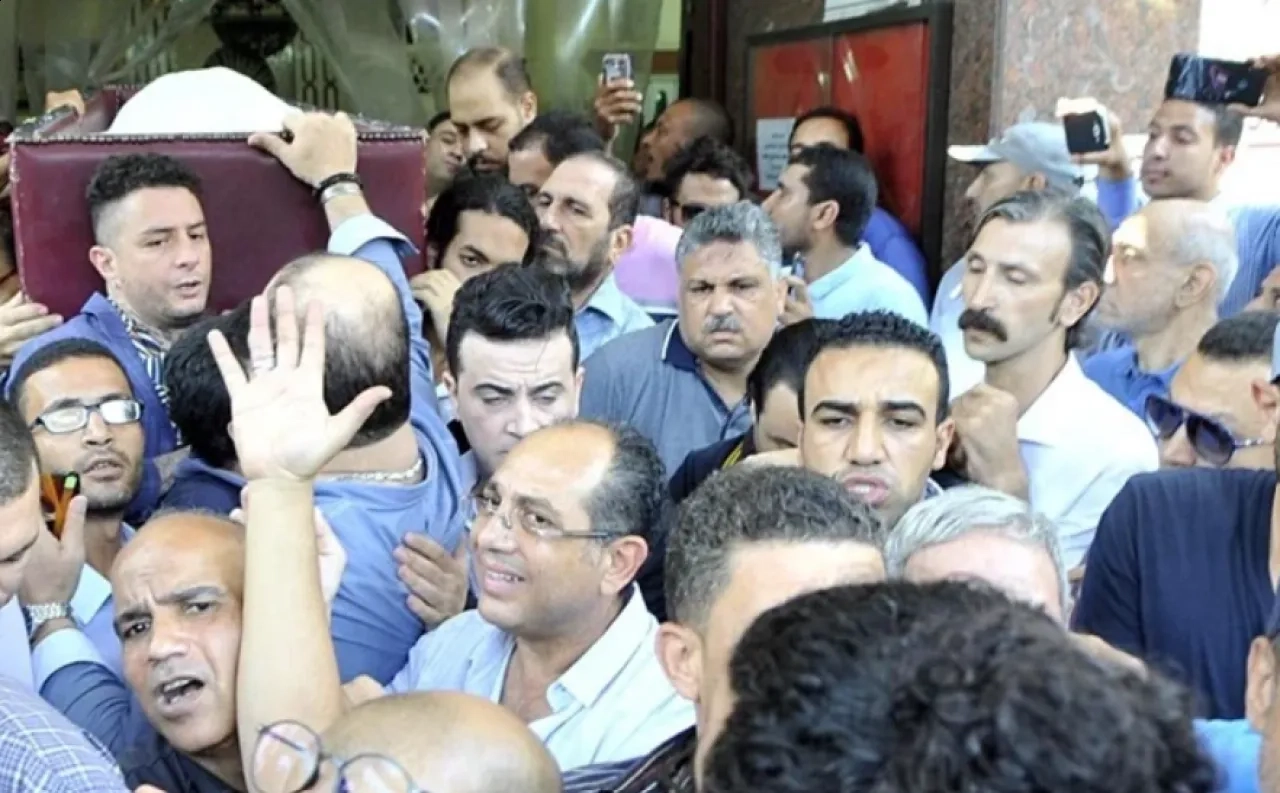 جدل واسع في مصر بسبب تغطية جنازات الفنانين