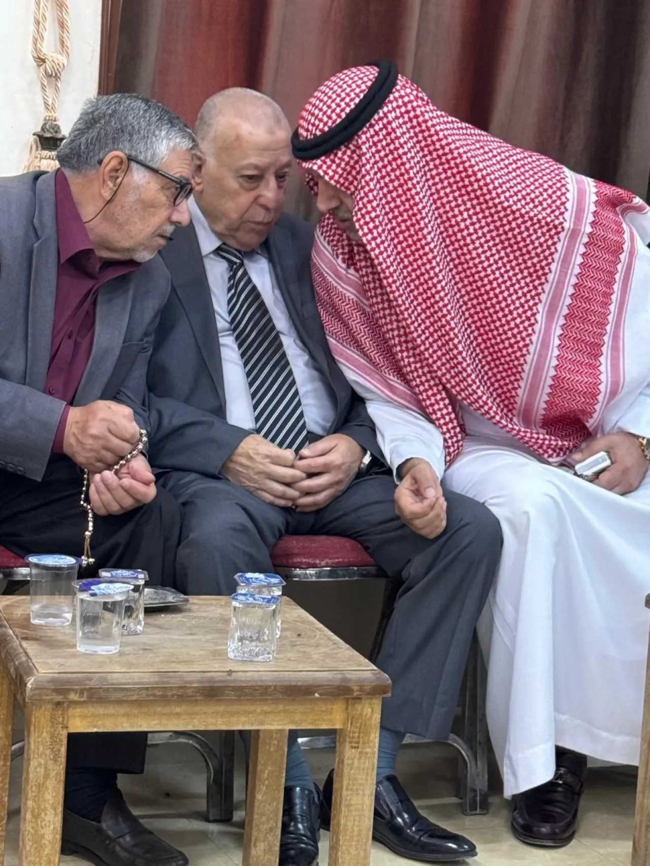 الحجايا يستقبلون البطاينة ويصفحون عن إبنهم