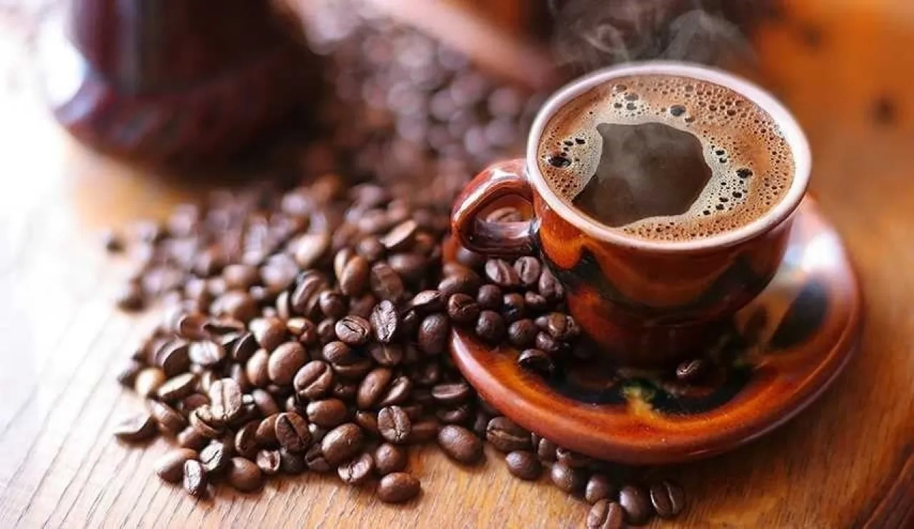 هل شرب القهوة خلال تناول الطعام مُضر؟