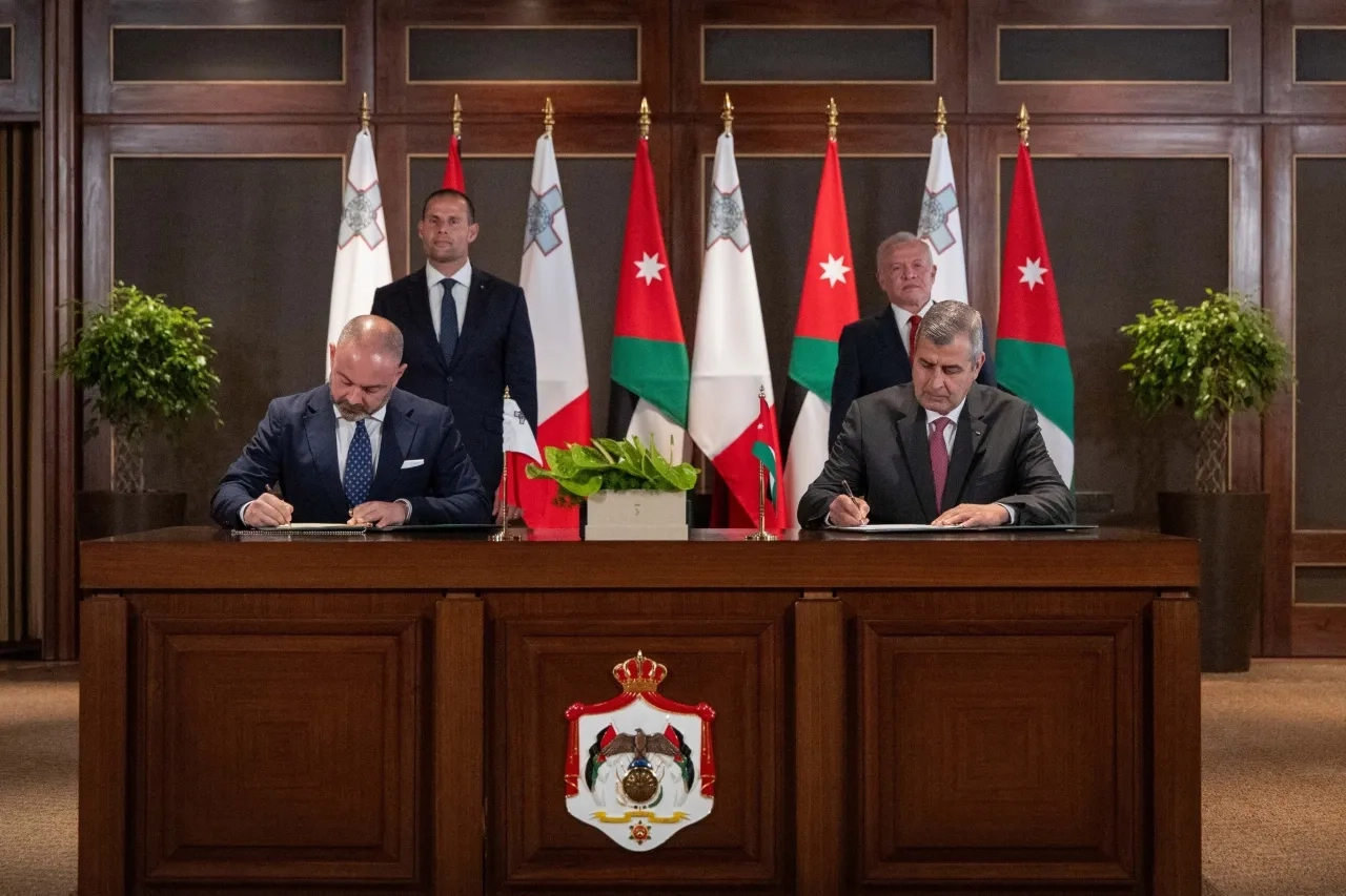 الملك ورئيس وزراء مالطا يشهدان توقيع اتفاقية ومذكرات تفاهم
