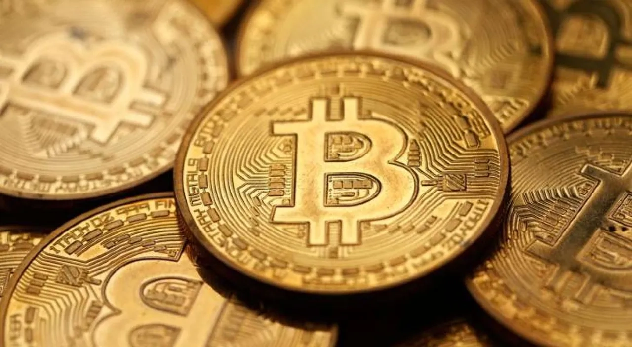 بيتكوين تصعد لقمة تاريخية وتسجل 109233 دولارا