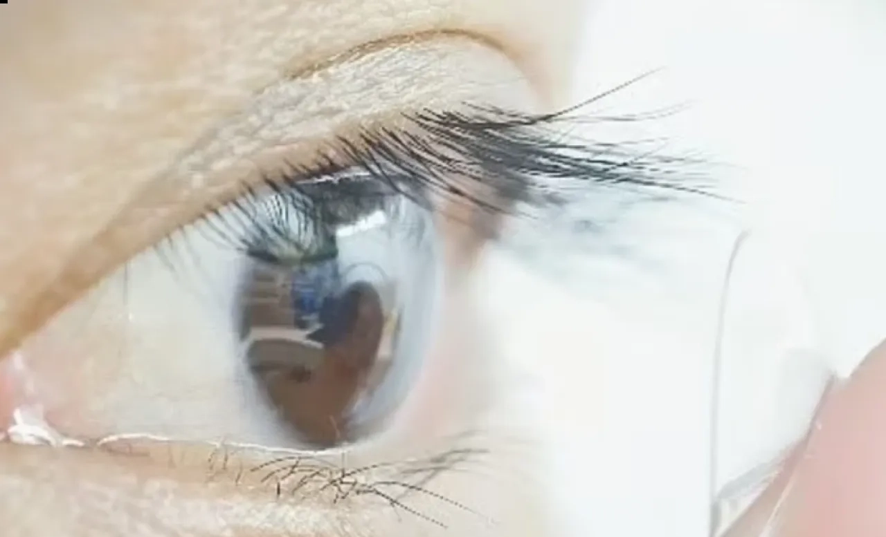 عدسات لاصقة تتيح رؤية ما لا يُرى في الظلام حتى مع إغماض العين