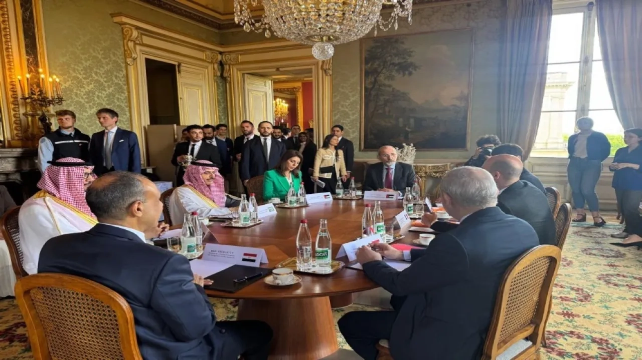 مباحثات عربية موسعة في باريس بشأن غزة بمشاركة الصفدي ووزراء من السعودية ومصر
