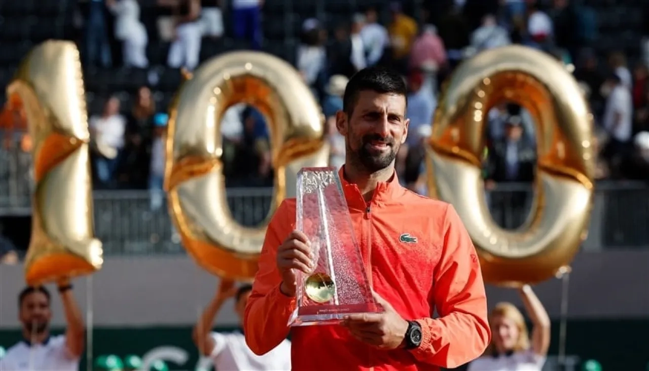 ديوكوفيتش يتوج بلقبه الـ100