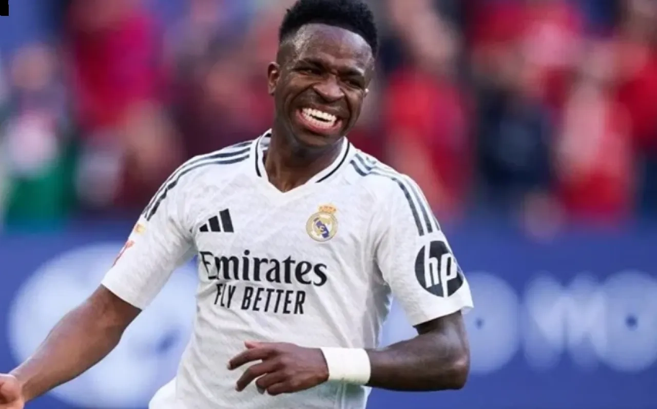 إعلام اسباني: ريال مدريد يجدد عقد فينيسيوس 3 سنوات