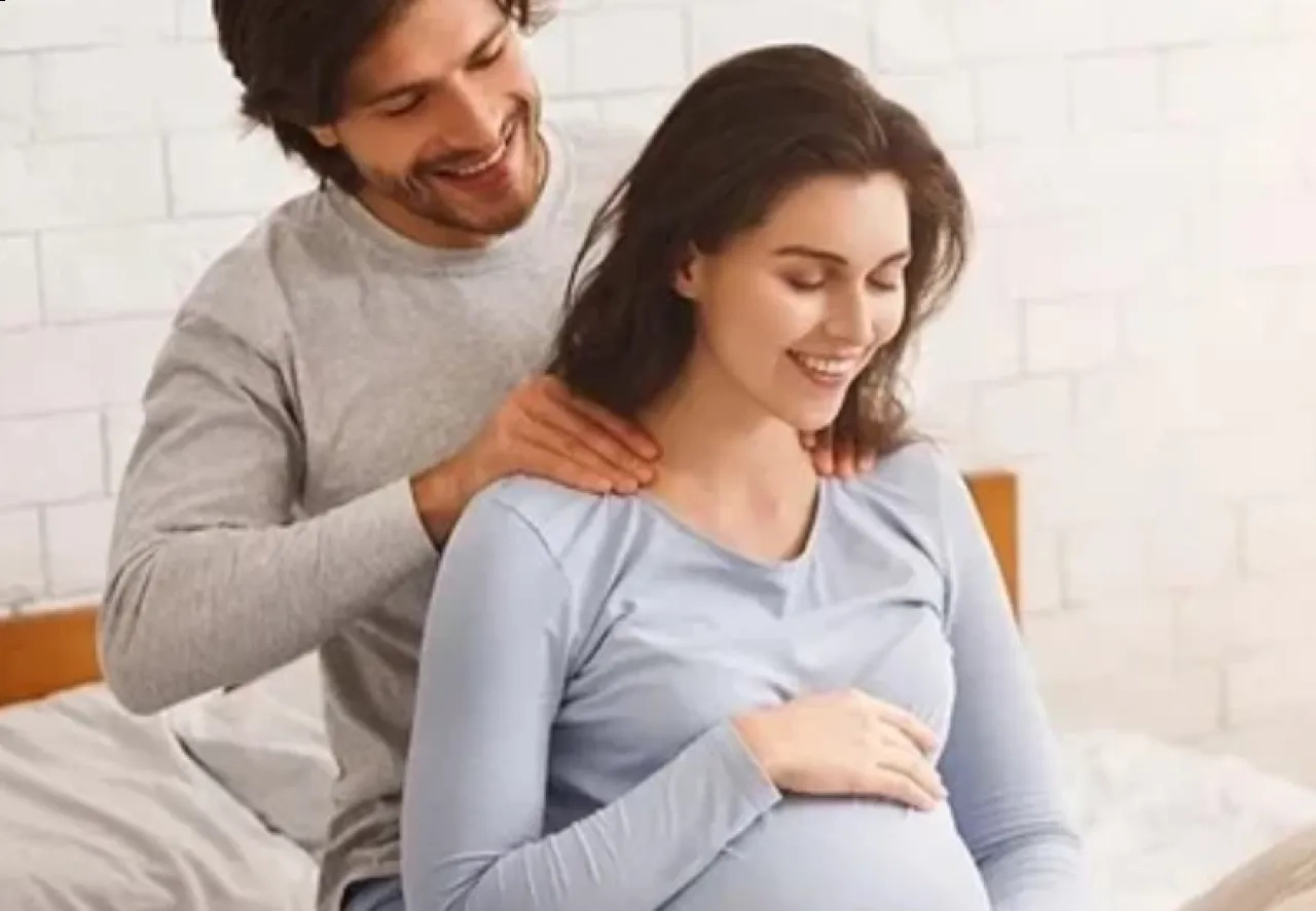 هل تؤثر صحة الأب على غثيان وتسمم الحمل؟