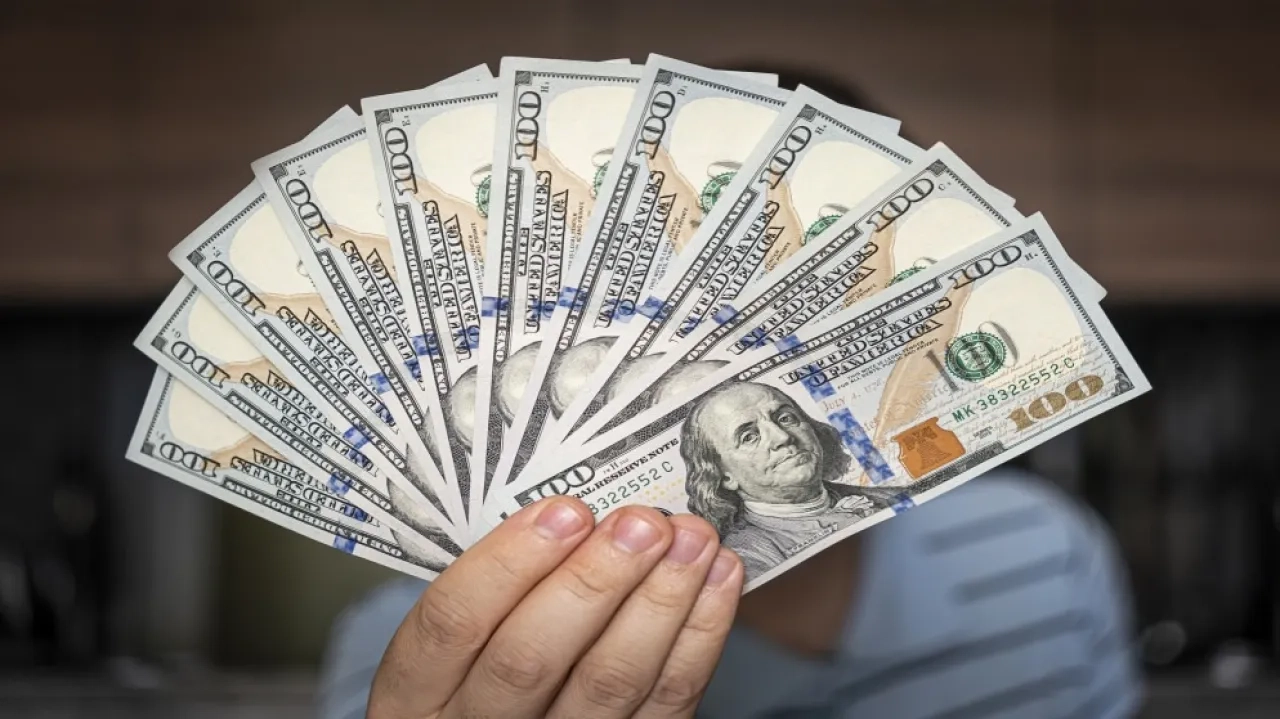 %3 نسبة الانخفاض الأسبوعية للدولار