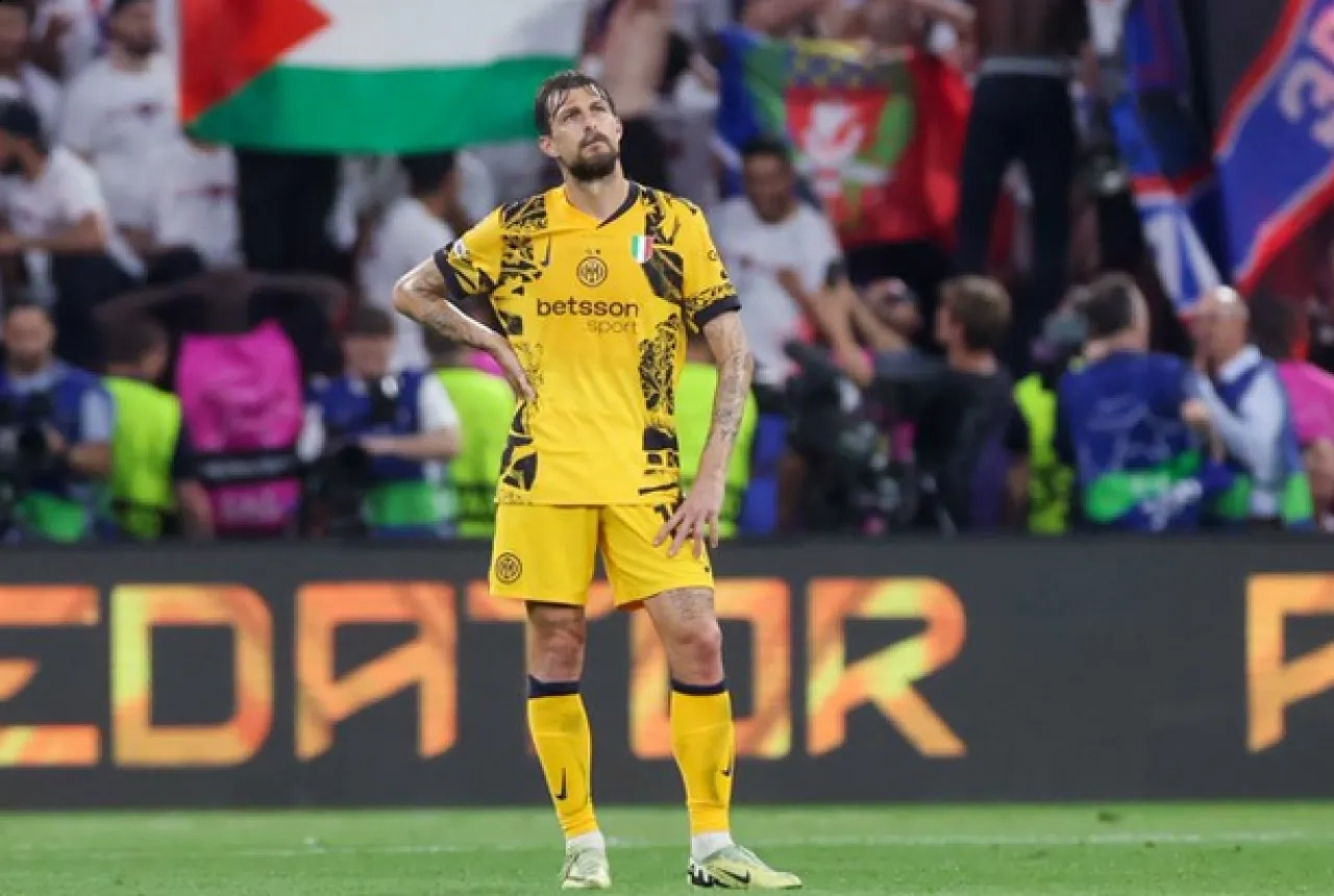 قاهر برشلونة يعتزل اللعب دولياً