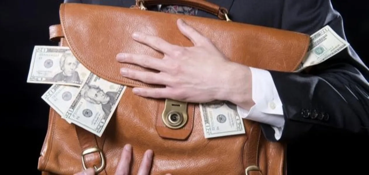 الأردن.. 3 موظفين يختلسون أموال مودعين من بنك شهير