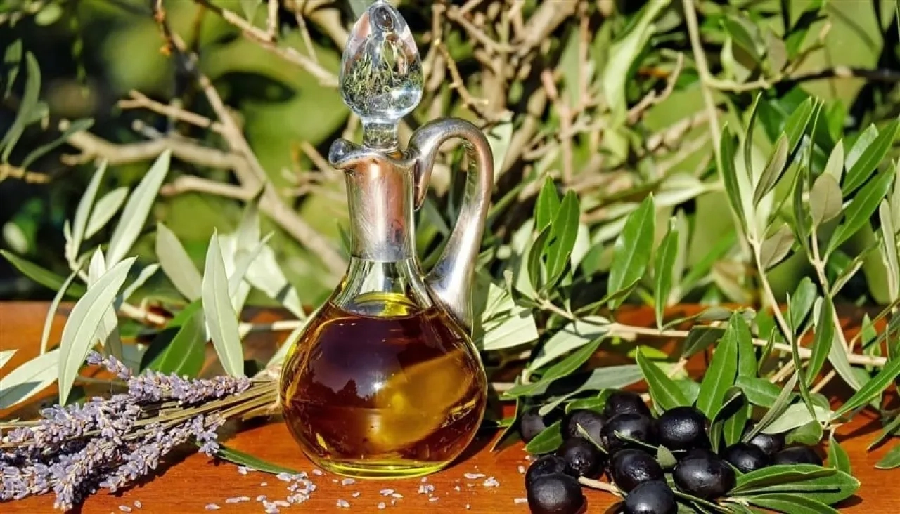 رغم فوائده.. الإفراط في زيت الزيتون قد يؤدي لزيادة الوزن وأمراض القلب
