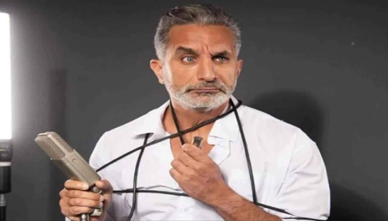 باسم يوسف يروج لعروضه الكوميدية بشخصية غريبة