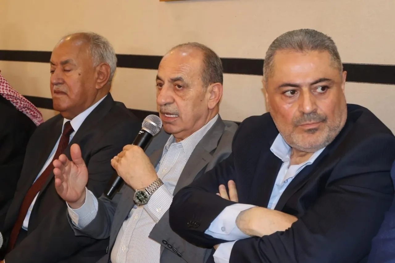 وزير الإدارة المحلية يفتتح "بيت الزرقاء"