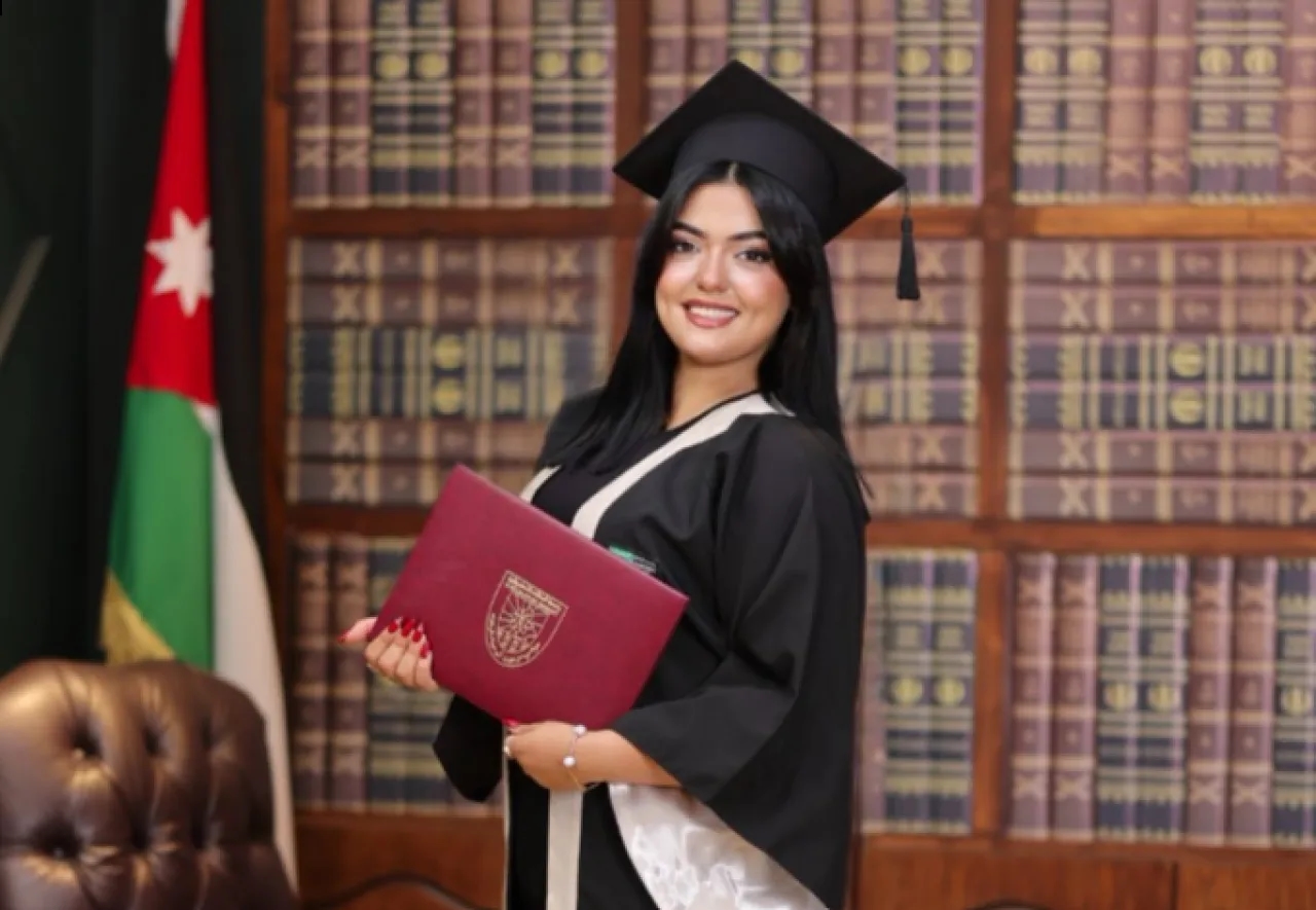 تهنئة لـ سارة نعيم عبد اللطيف الطراونة