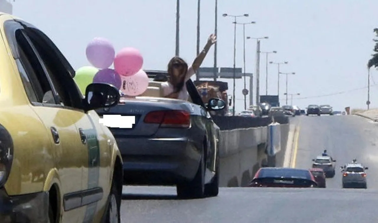 مع اقتراب نتائج التوجيهي.. تعرّف على عقوبة إخراج الأجسام من المركبات في بالأردن