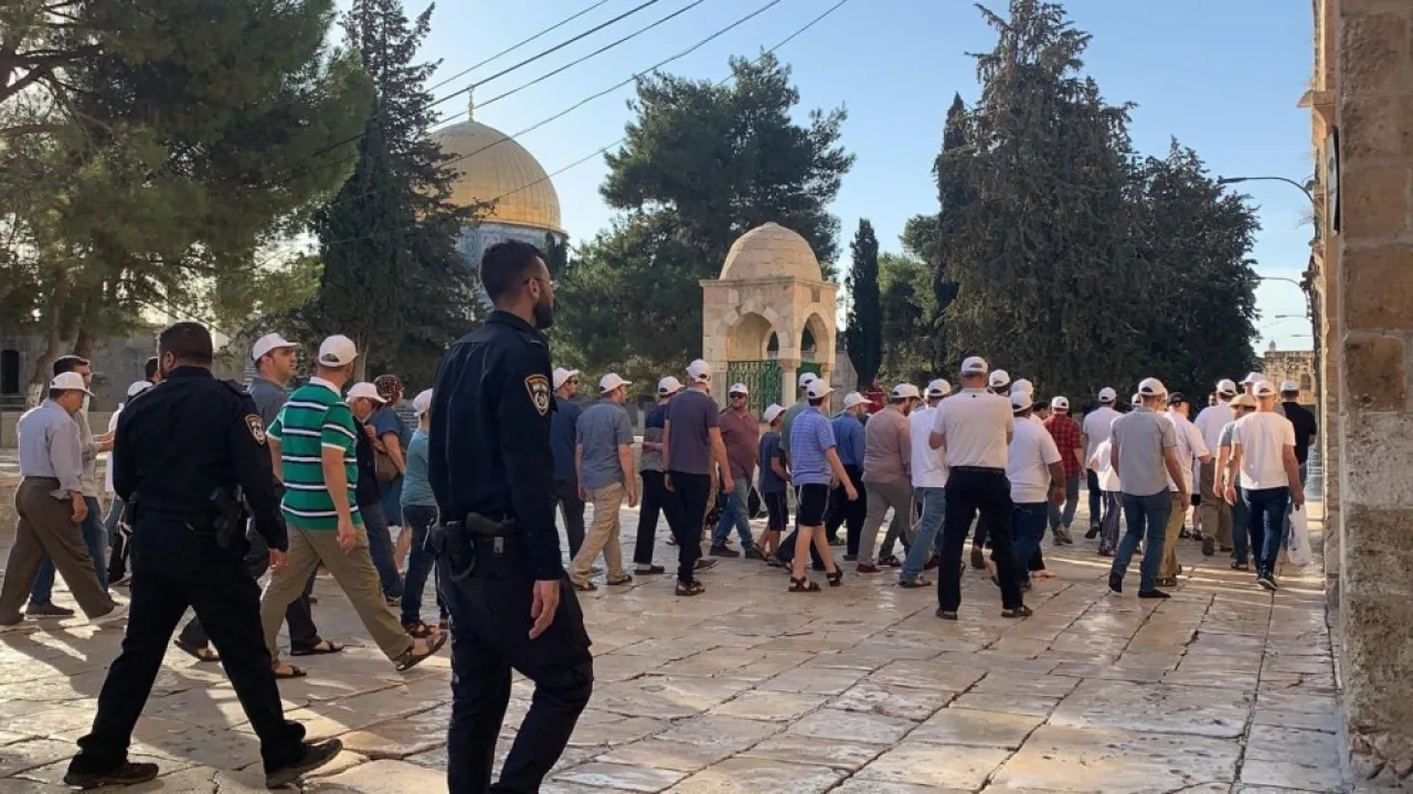 مستوطنون يقتحمون المسجد الأقصى المبارك