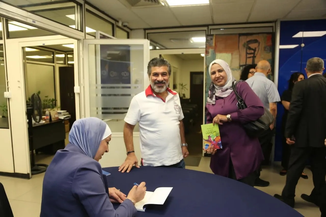إشهار المجموعة القصصية جبل الجليد للدكتورة أماني سليمان في شومان