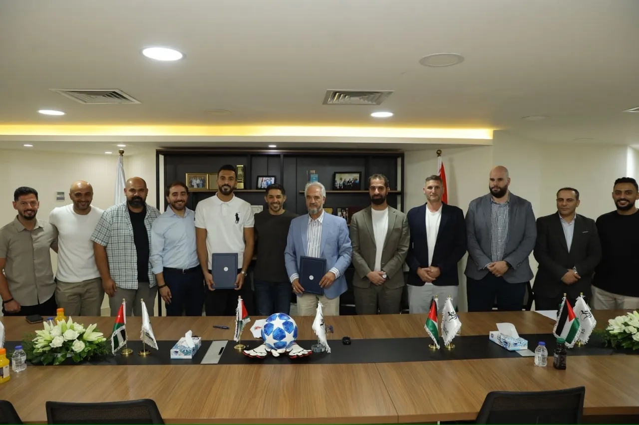 لاعب المنتخب الوطني يزيد أبو ليلى يصبح الوجه الإعلامي لشركة ضراغمة التجارية