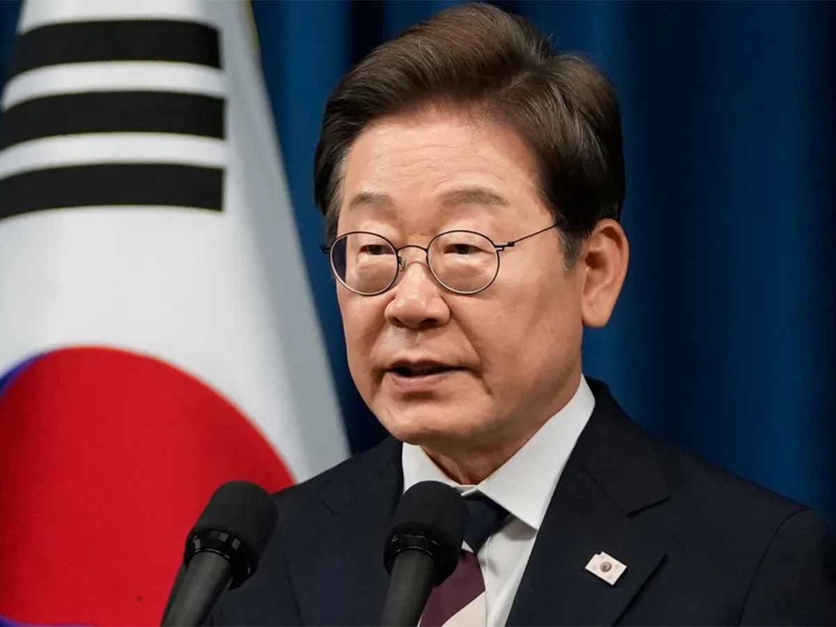 S. Korea Pres. vows to respect N. Korea political system