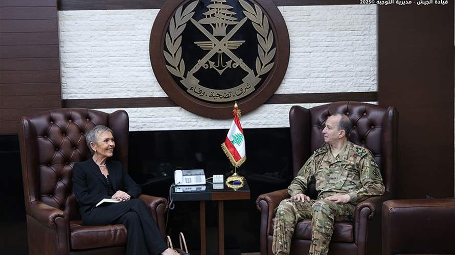 قائد الجيش بحث مع سفيرة فنلندا في الأوضاع العامة