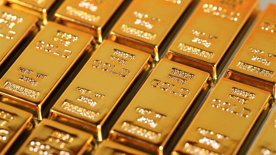 Gold falls as trade tensions soften, US data on tap