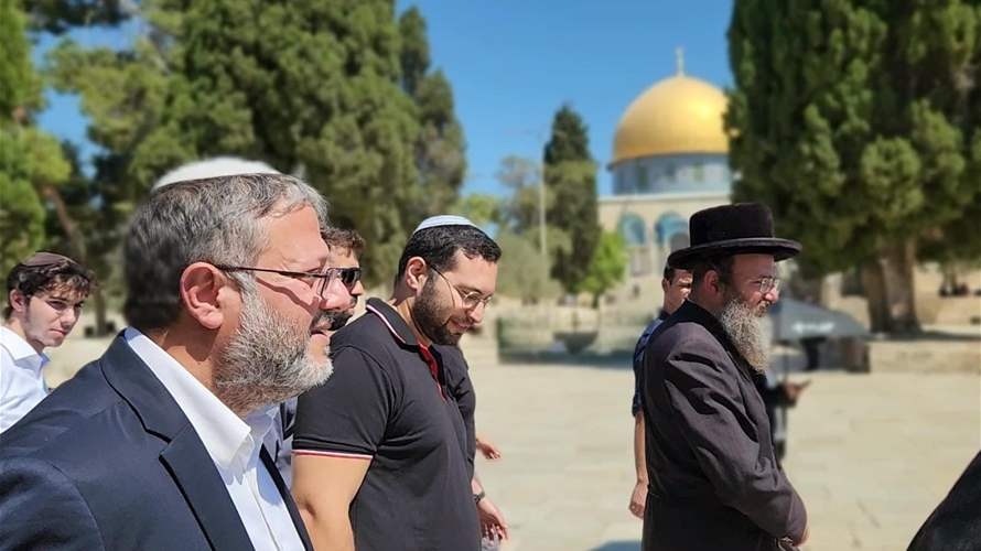 بن غفير يدخل باحات المسجد الأقصى