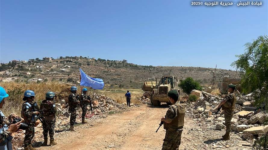 Lebanese army removes Israeli barriers, reopens roads in southern Lebanon