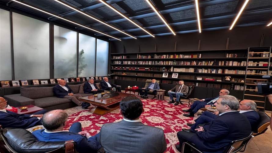 جنبلاط يستقبل رؤساء الحكومات السابقين: نتمسك بالبيان الذي صدر أمس