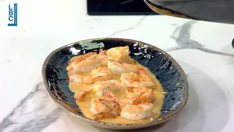 بصلصة شهية ومميزة... إليكم طريقة تحضير القريدس والأرز مع الشيف فادي زغيب (فيديو)