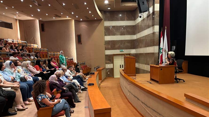 اجتماع لوزيرة التربية مع نحو أربعين مديرة ومديرًا