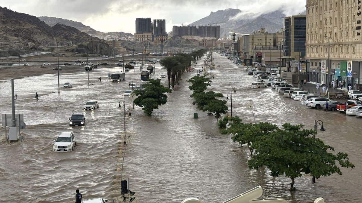 Saudi Arabia Braces for Heavy Rain: Key Regions on High Alert Until Friday