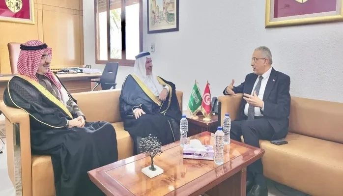 Tunisian Health Minister Holds Talks with KSrelief Supervisor General